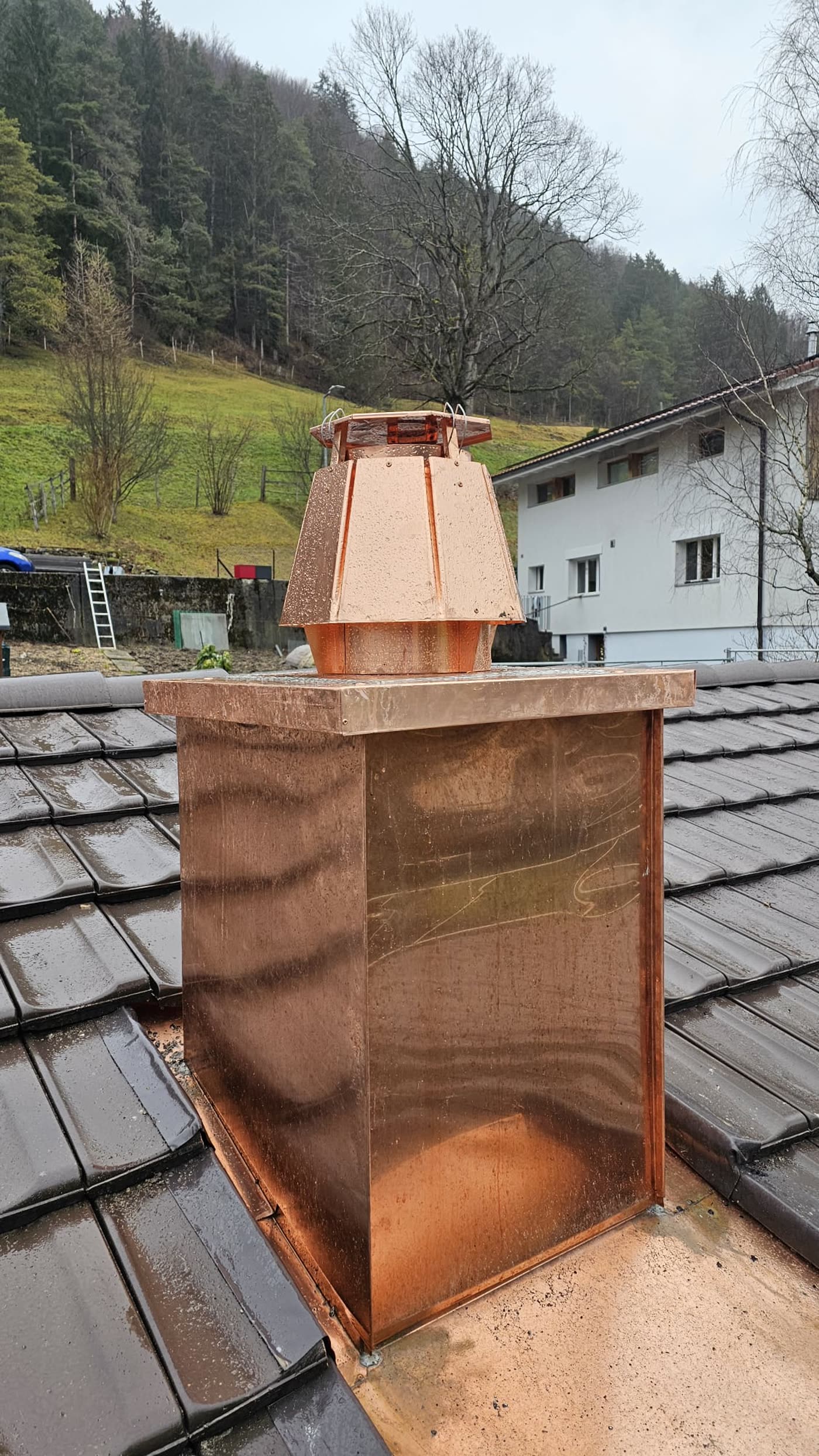 Habillage de cheminée en cuivre